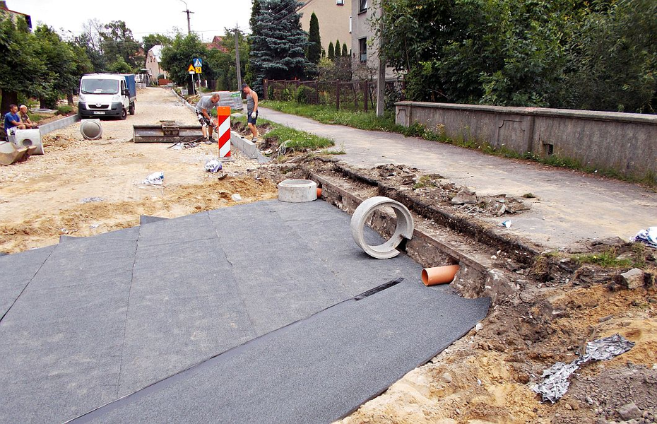 Przebudowa dróg gminnych ul. Szkolna, 1 Maja, Rynek oraz Sportowa w miejscowości Truskolasy