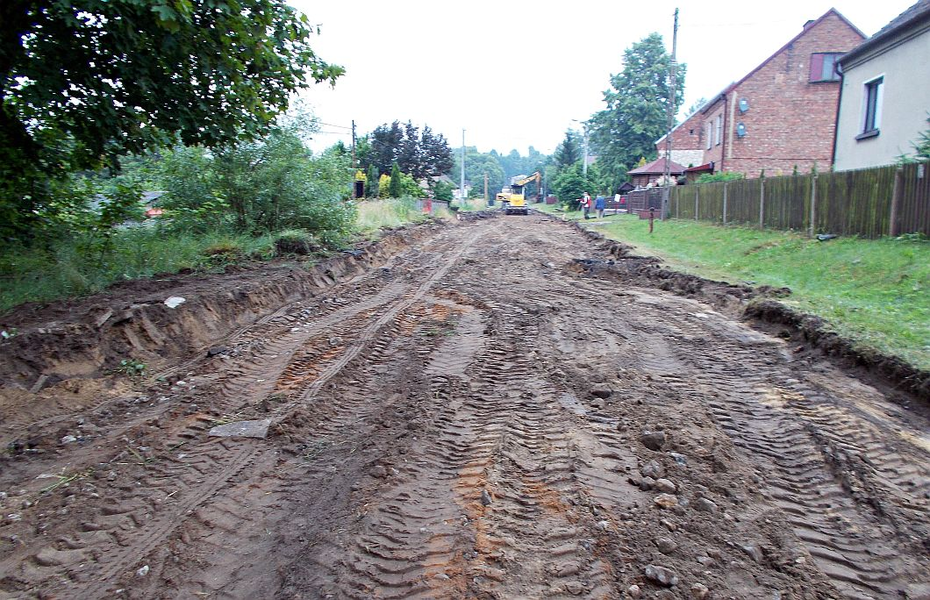 Przebudowa dróg gminnych ul. Szkolna, 1 Maja, Rynek oraz Sportowa w miejscowości Truskolasy