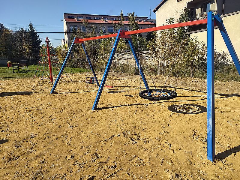 Doposażenie placu zabaw w miejscowości Truskolasy