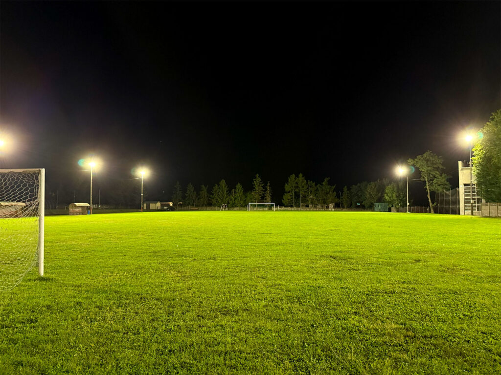 Nowe oświetlenie Klubu Sportowego Sokół już działa