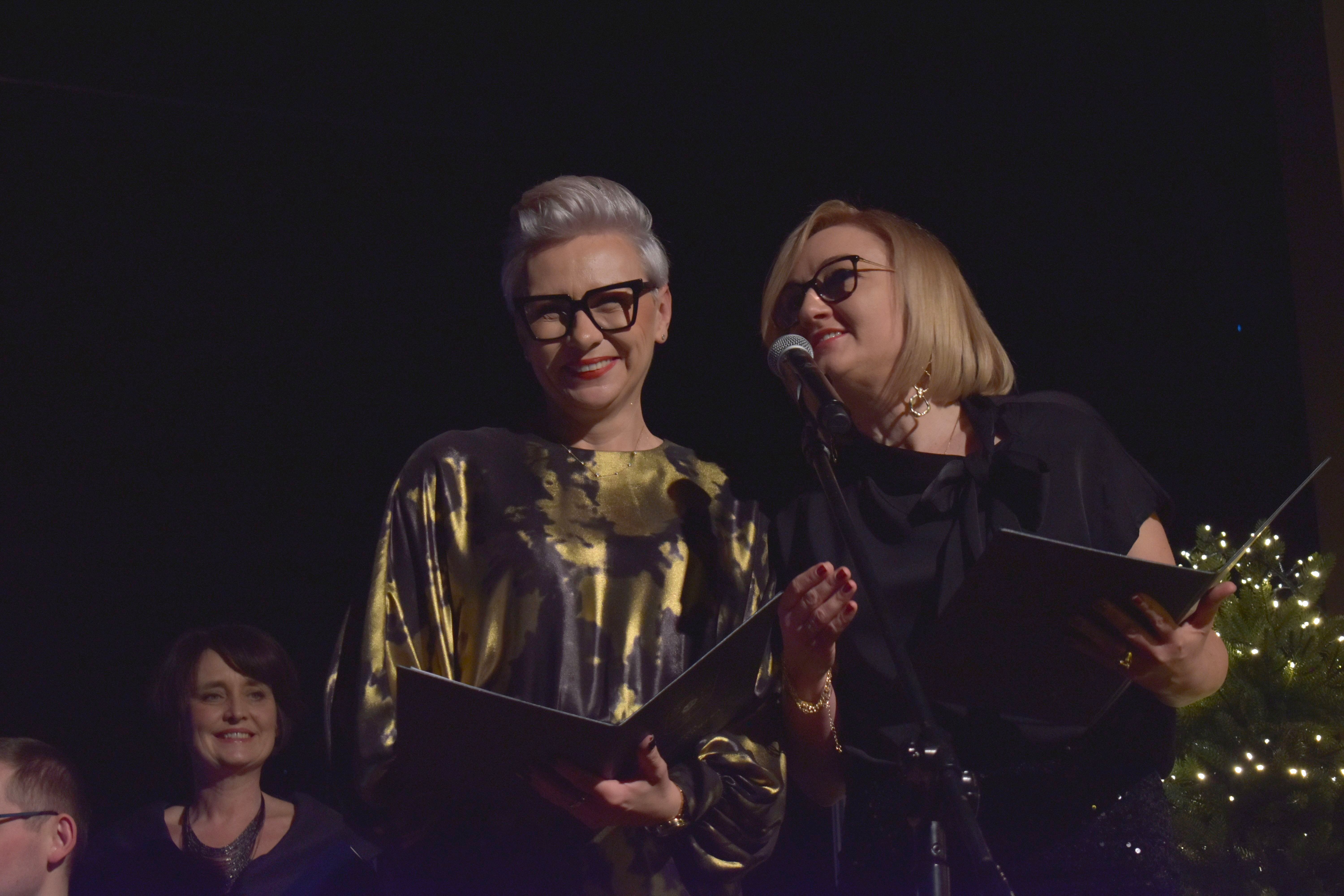 W&oacute;jt i Dyrektor Ośrodka kultury podczas witania gości 